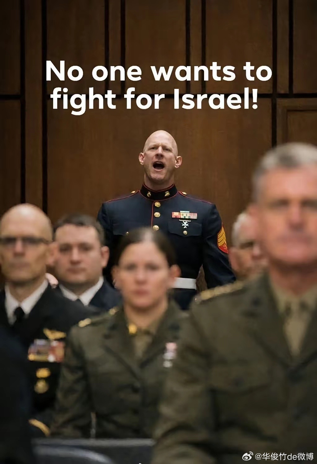 被掰断手的四等人老兵，在国会现场抗议出动美军为内塔尼亚胡卖命。 