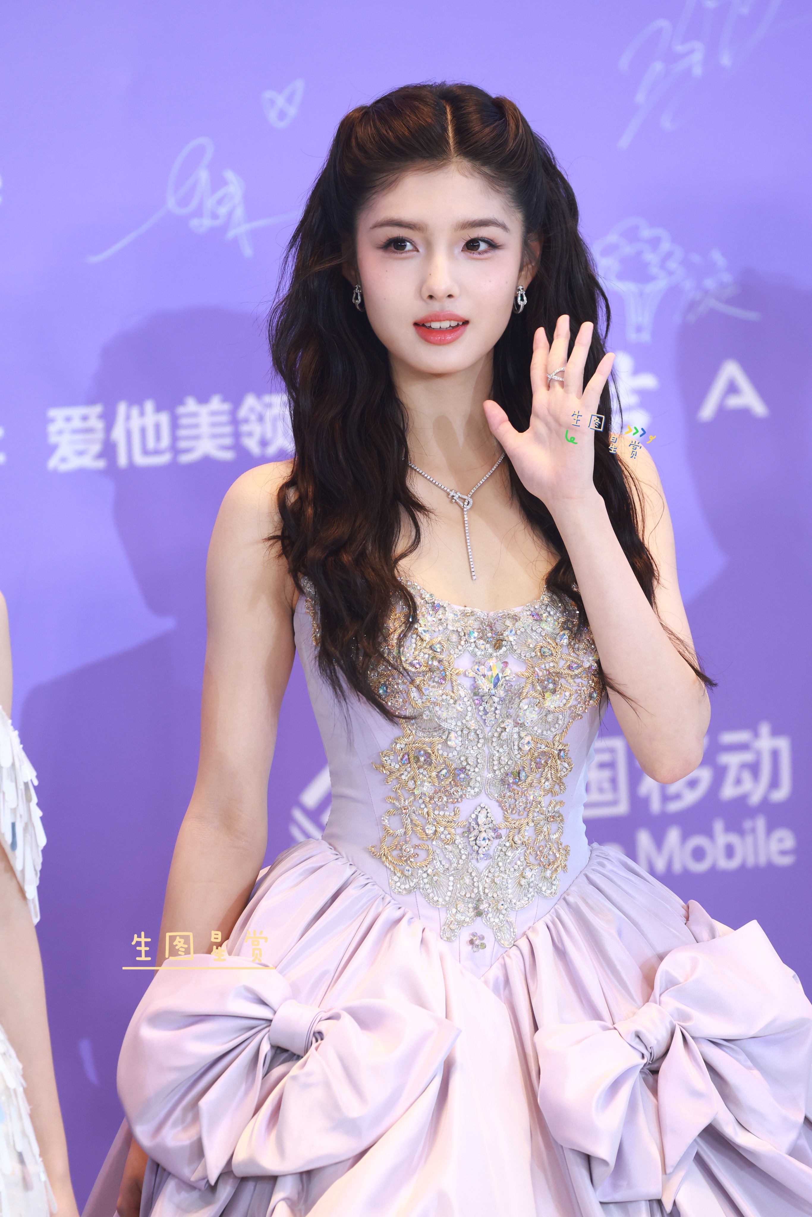 艾米尖叫之夜红毯出图紫色系萌甜少女💜2025爱奇艺尖叫之夜艾米