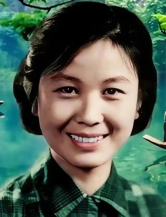 [微风]1968年，严凤英趁着丈夫熟睡，来到床头柜前，将事先准备好的100片安眠