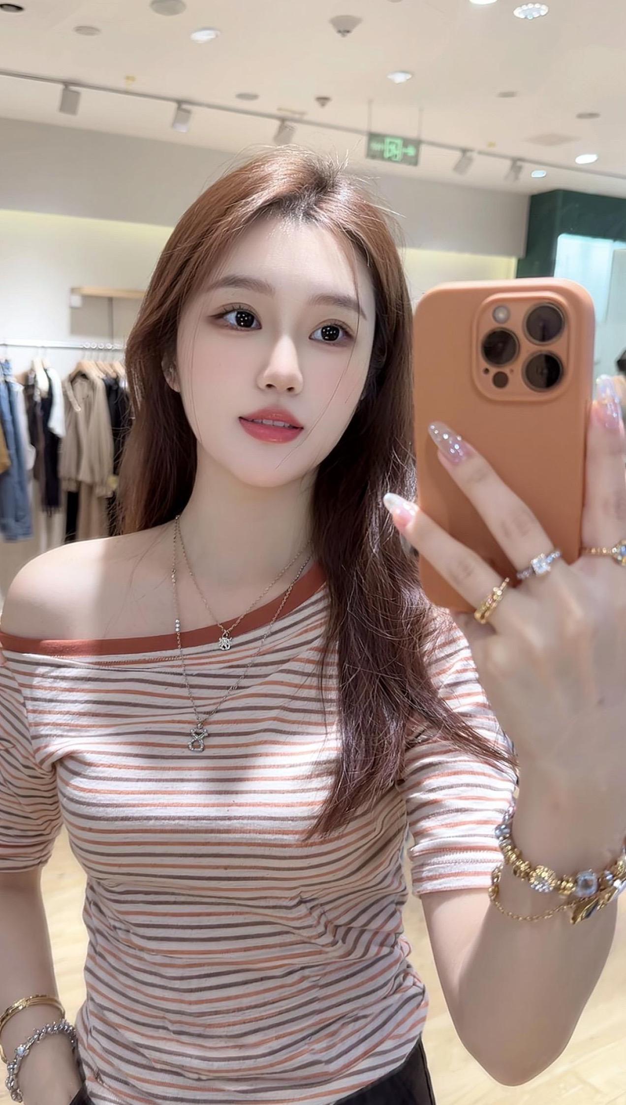 今天也要用喜欢的穿搭，把平凡日子过成诗。