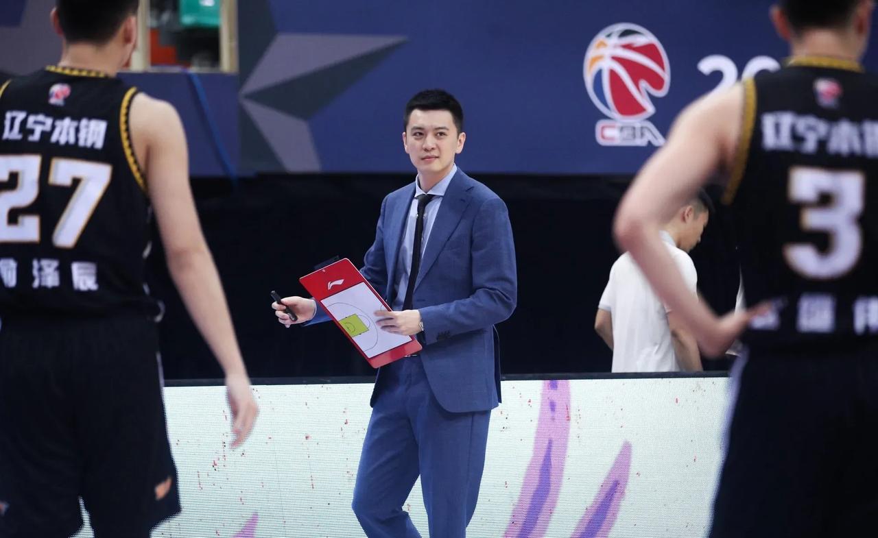 刚刚在论坛上辽宁男篮专区看见个消息，绝无权威性，但是内容很炸裂，辽宁男篮四连败跌