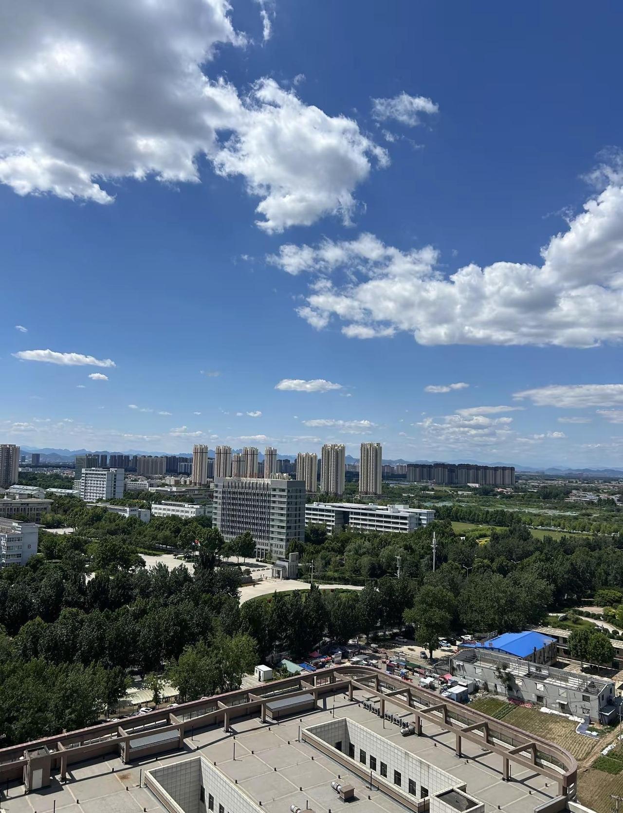 保定你让我觉得陌生，这还是常年雾霾天 的保定吗保定 城市记忆 蓝天白云定会如期而