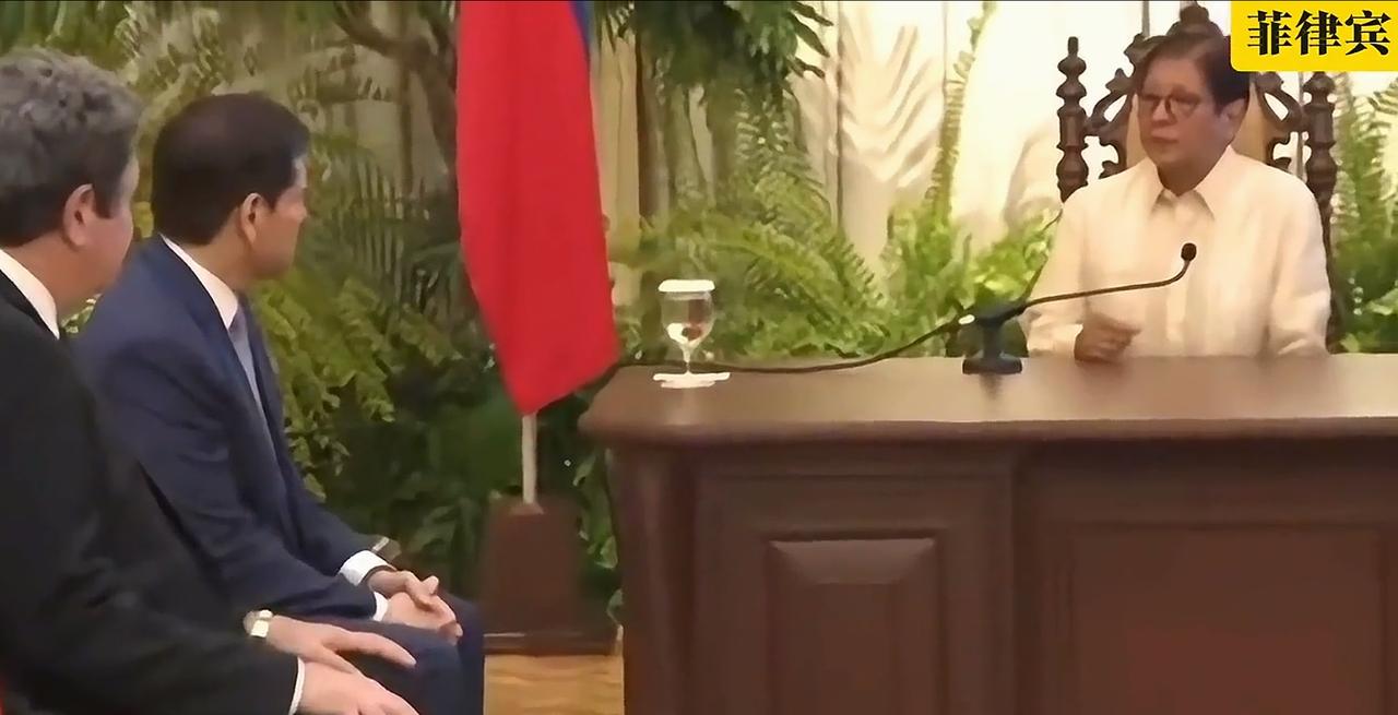 两张照片，一个答案：在马科斯眼里，美国和中国，不是同一个量级的存在。对鲁比奥，马