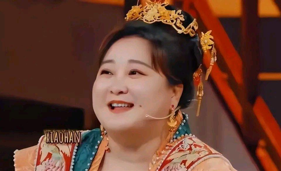 43岁的贾玲退出春晚、解散公司，这状况看似意外，实则有迹可循。贾玲本在综艺、喜剧