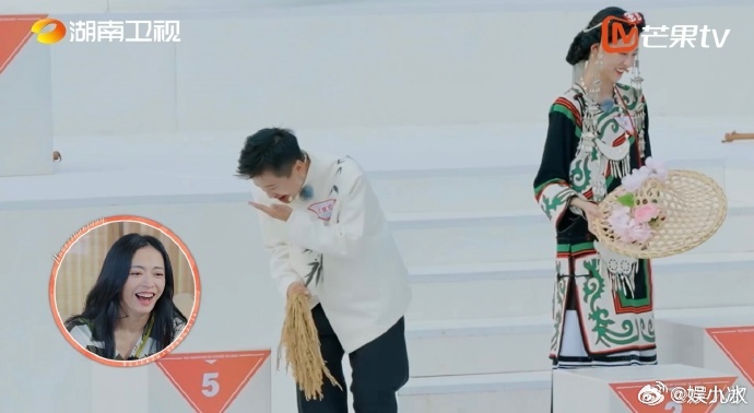 #果然搞笑还得看素人综艺##花儿绽放# 王慧迎与陈芷莹的现场battle，不仅是