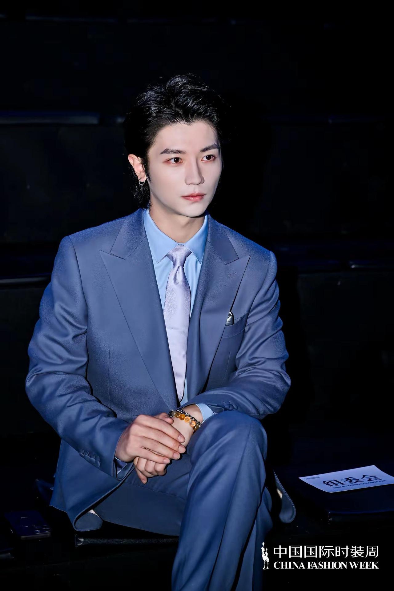 👀。中国国际时装周 安子杨 秀场直击