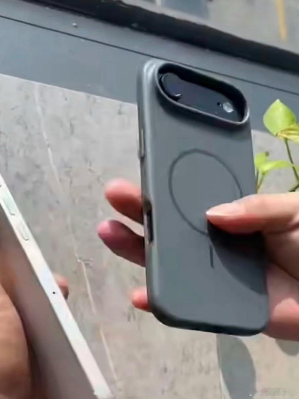 iPhone17Air戴手机壳效果还不如不戴壳好看[跪了] ​​​
