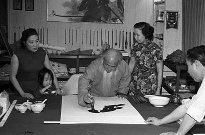 1945年秋天，张大千准备在北京买房定居，恰好一所前清王府要出售，要价500两黄