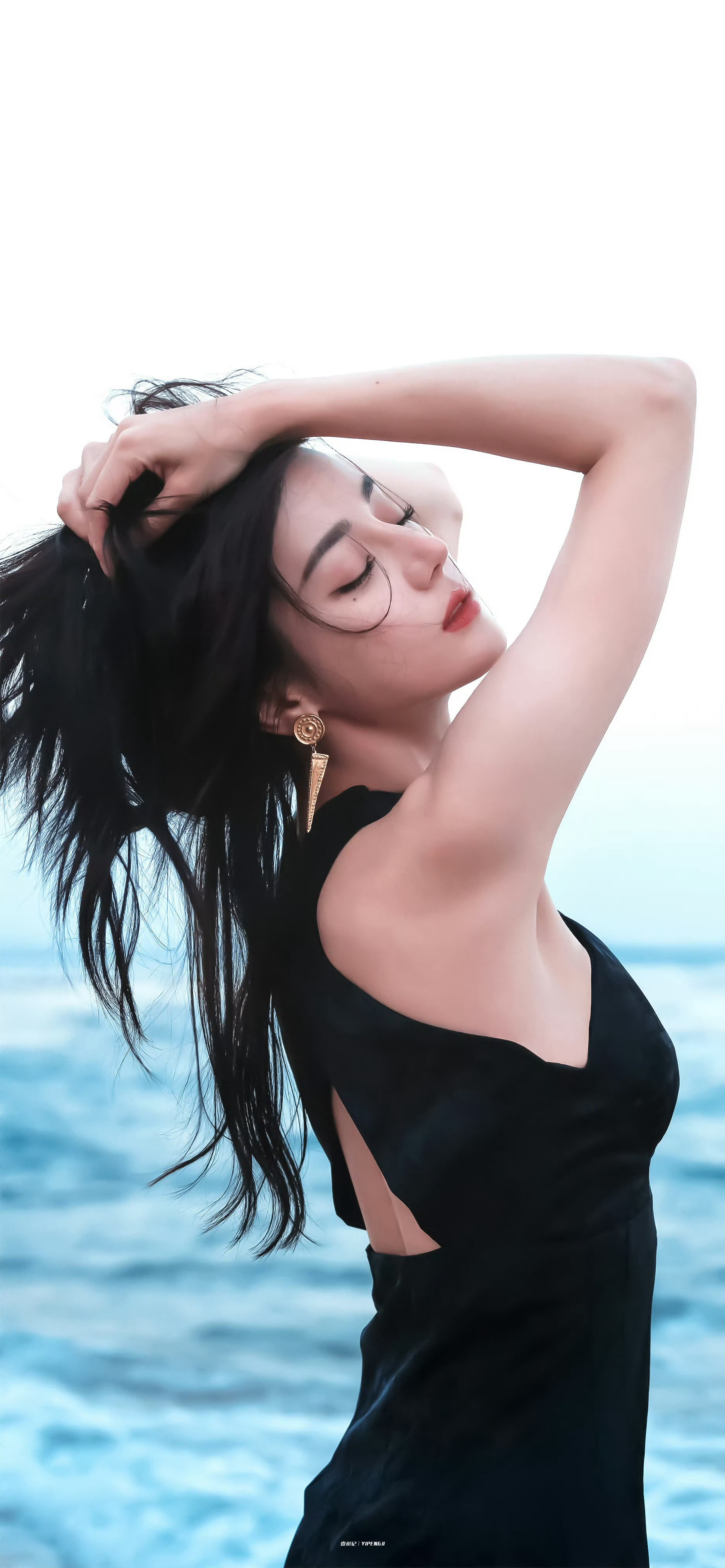 迪丽热巴海边大片 