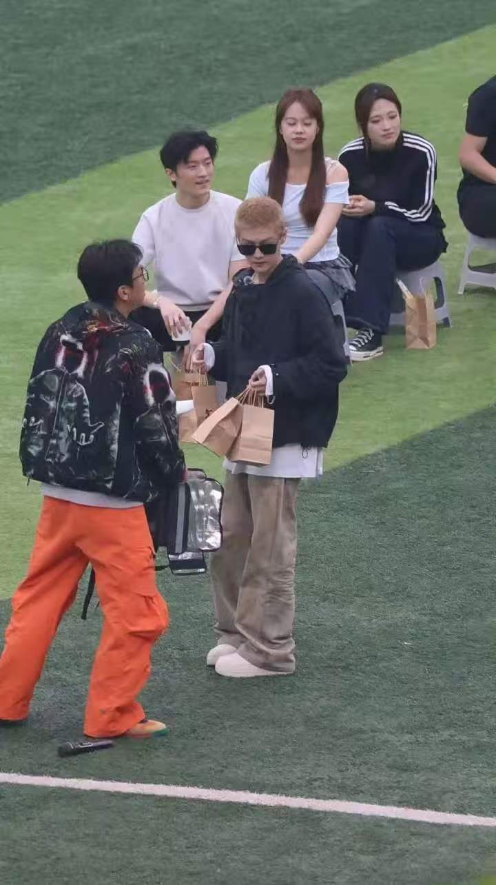 全体起立尖叫 鹿晗 不是佛子是妖僧 潮男～ 