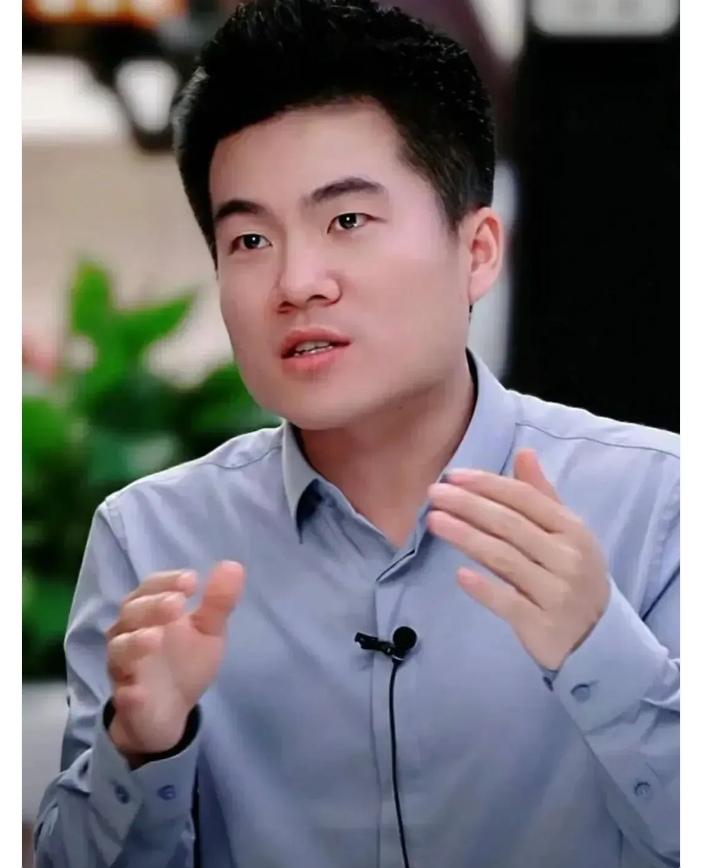 在香港大埔发生火灾后，
李佳琦捐出了100万，我不意外。
薇娅和她老公捐出了15