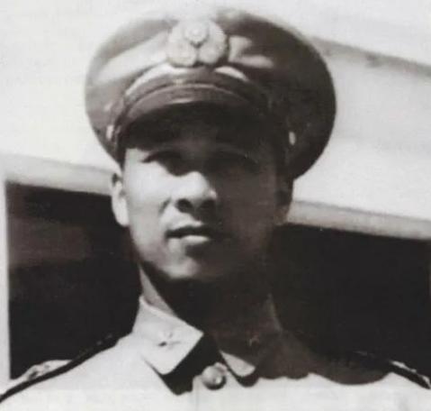 1966年，给蒋介石开了10年专机的衣复恩，莫名被捕，还被关了1066天，出狱后