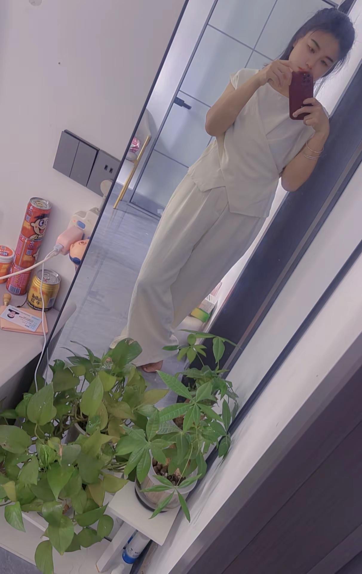 何必与人计较，这红尘万丈，      最没意思的就是人心