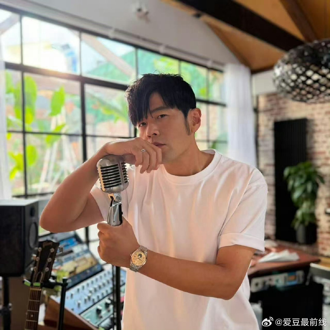 周杰伦对音乐完美主义 杰伦说mv素材挑得太仔细，再自己剪接真的会疯掉，但又信不过