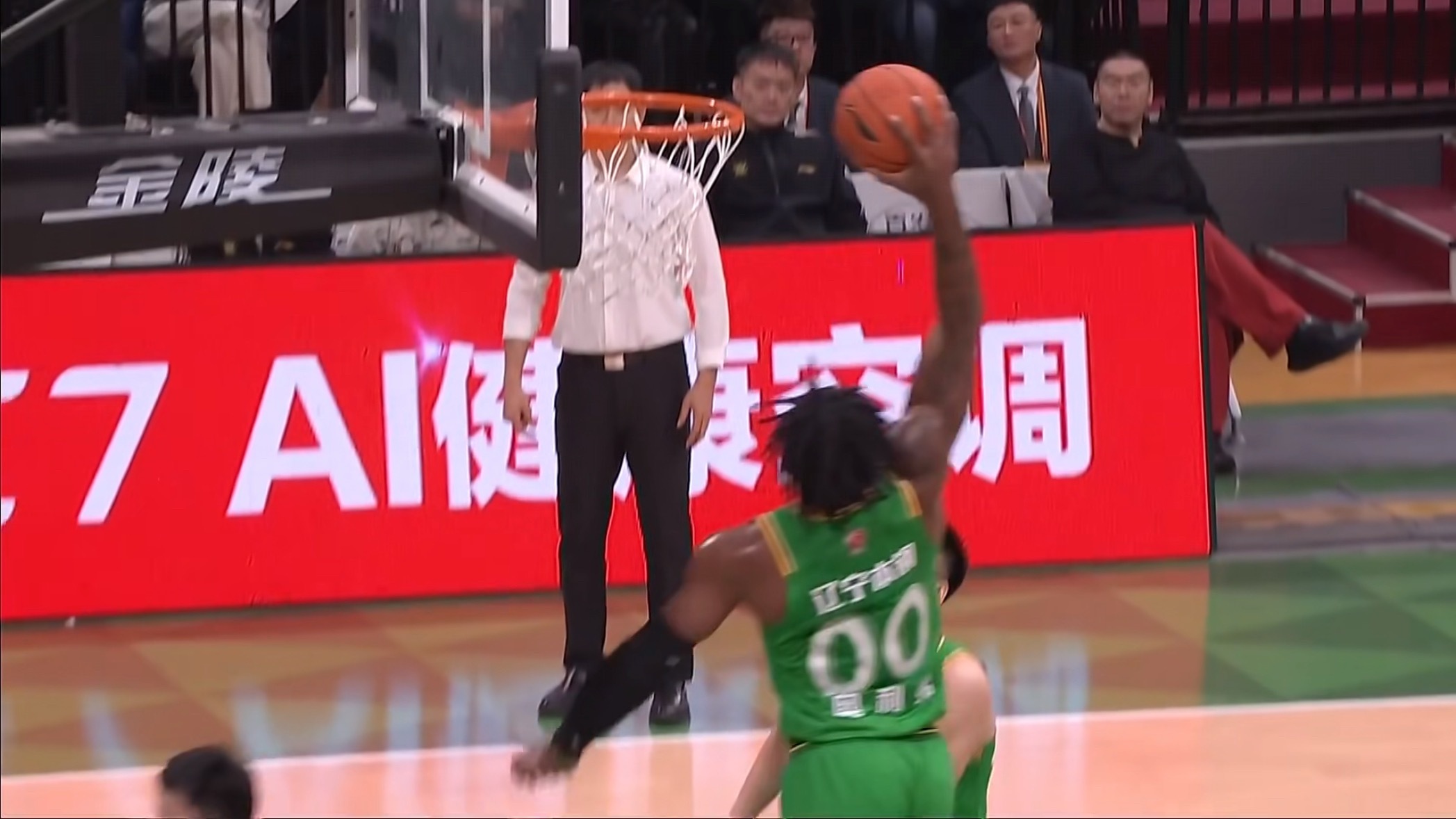 奥利弗发泄自己的压力，重扣辽宁男篮vs北控男篮辽宁男篮