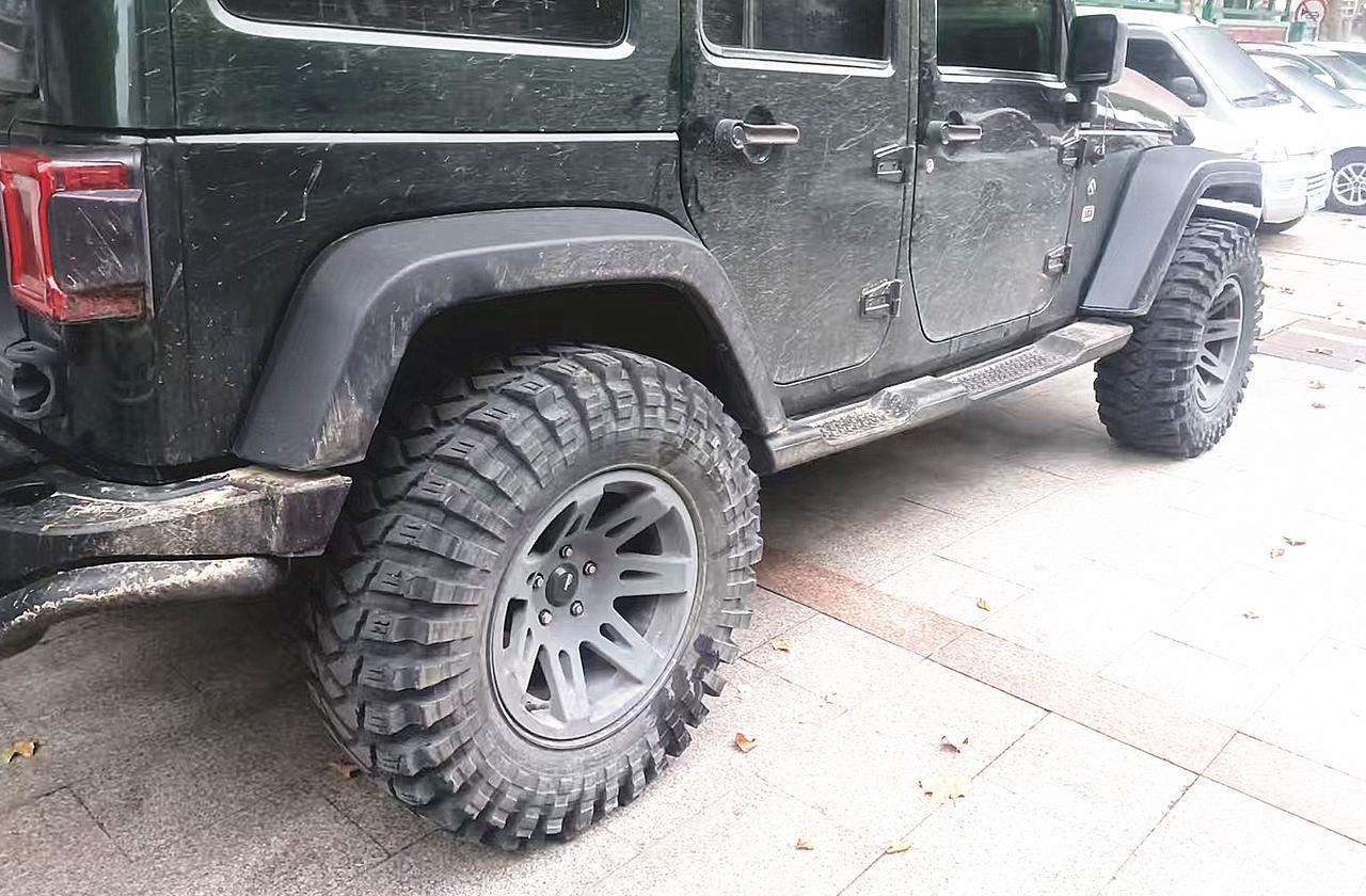 单看这轮胎，百公里没有20个油拿不下来！！

这就是为什么真正的越野只有少数有钱