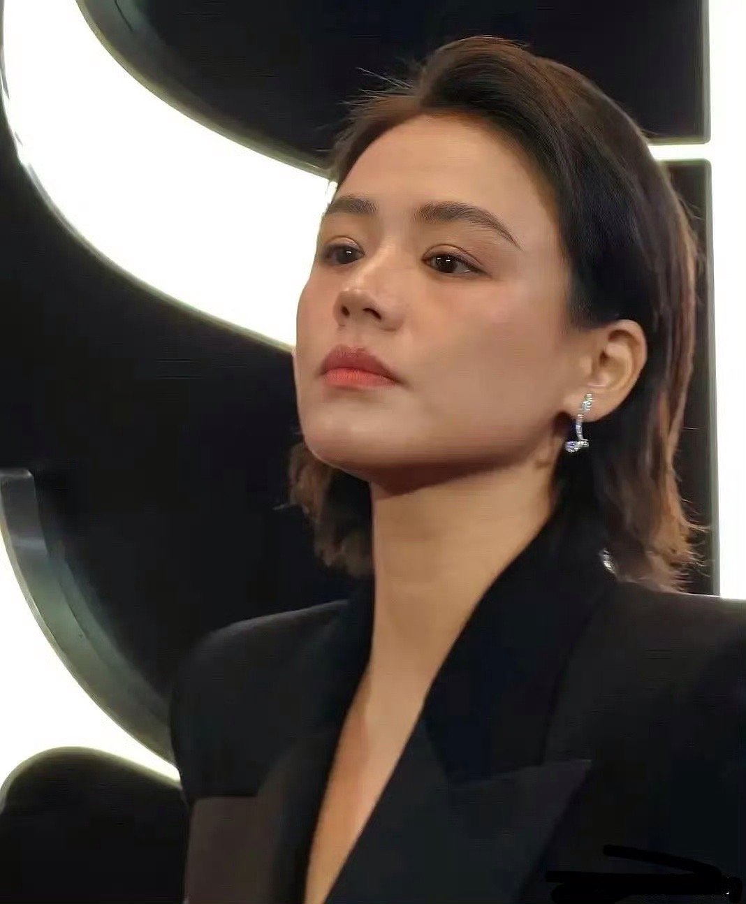 ELLE红毯更生的图 谁扛住了？#ELLE红毯谁赢了# 马思纯 迪丽热巴 古力娜