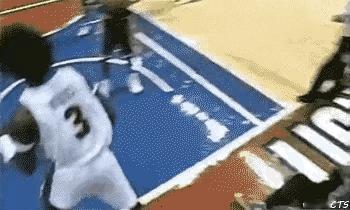20年前的这一幕，还有人记得吗？

这是NBA历史上赫赫有名的奥本山宫殿事件！
