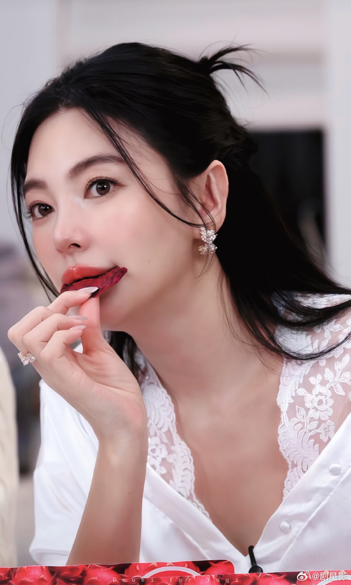 之前还是蛮期待张雨绮的《鬼吹灯之巫峡棺山》，但是由于最近怀孕了，所以去不了了呀，