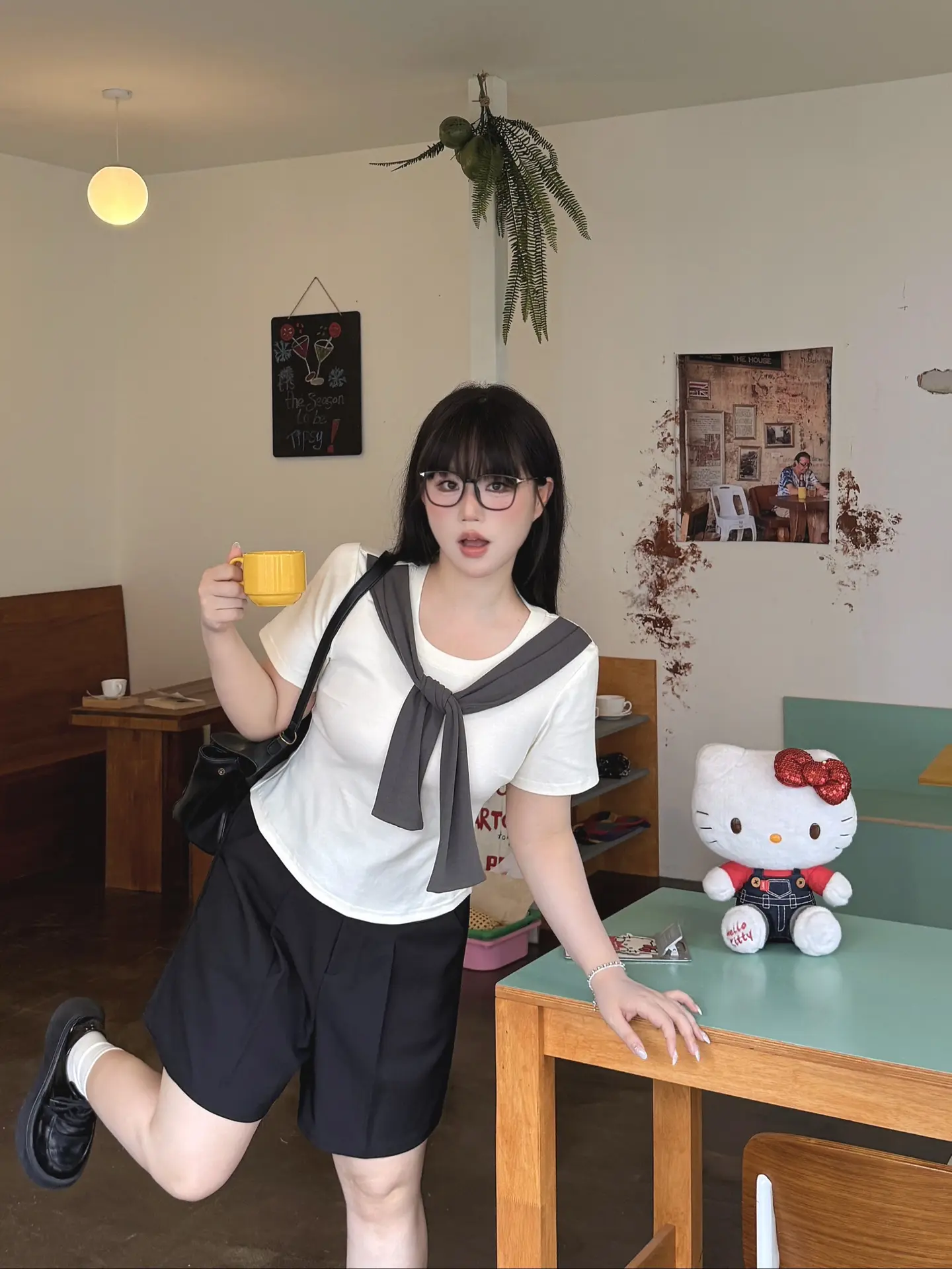 解锁一条中裤的不同搭配。