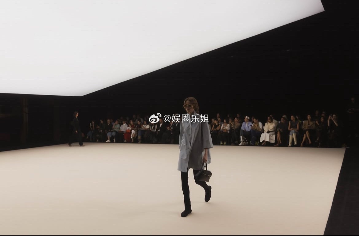 时尚灵感解读时装周趋势档案 TIME 2027春夏系列🦋品牌档案：TIME，1