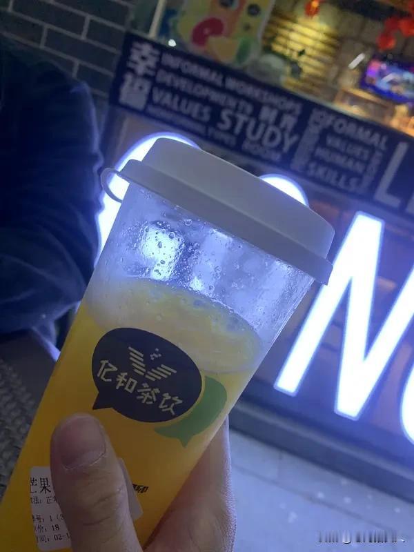 博主看《蜜语纪》被郭晓婷圈粉博主刷《蜜语纪》，瞬间对郭晓婷入坑。她的表现如大火锅