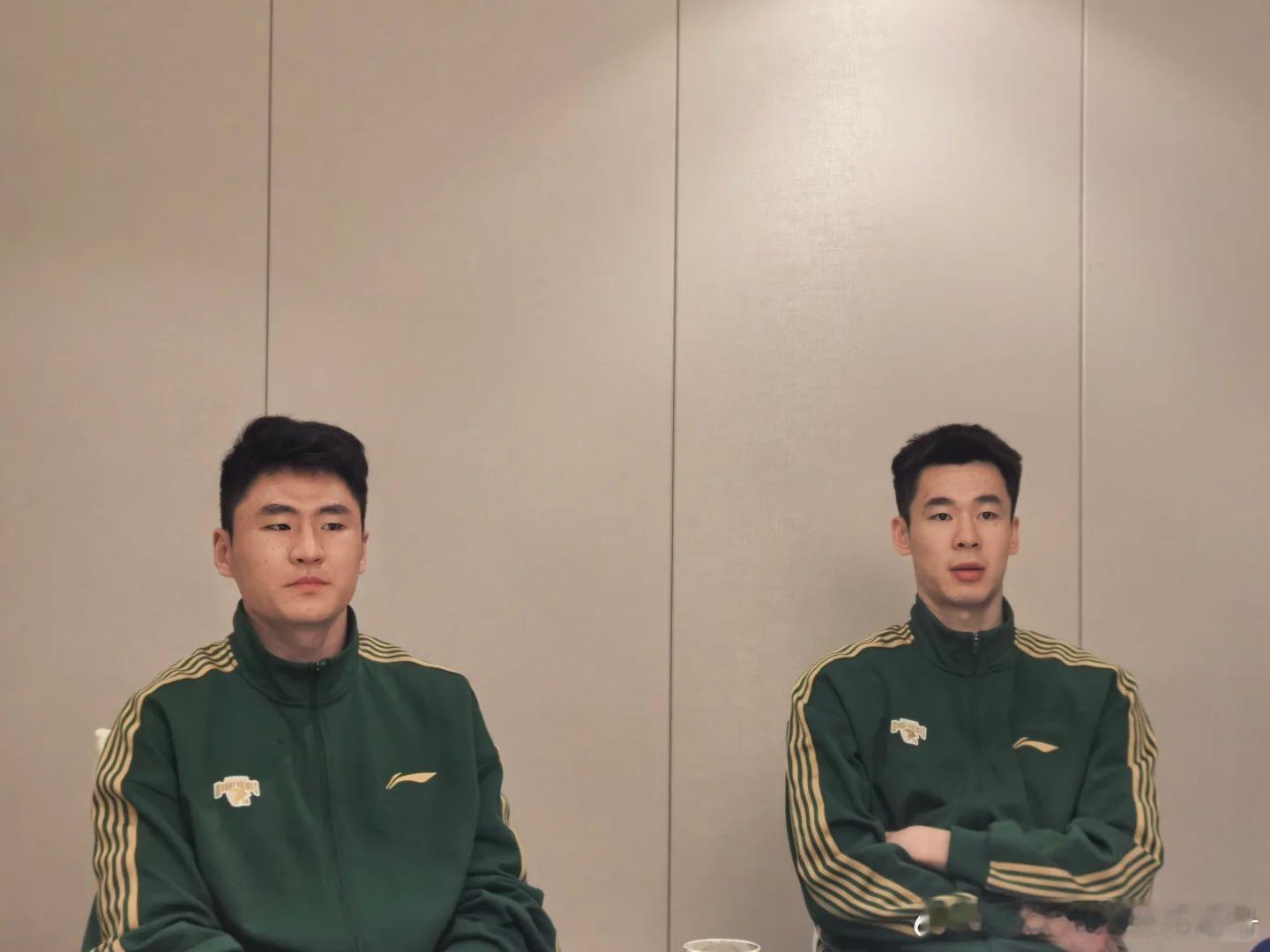 昨晚，CBA常规赛南京同曦对阵福建男篮的关键卡位战中，队内核心郭昊文与队友赵柏清