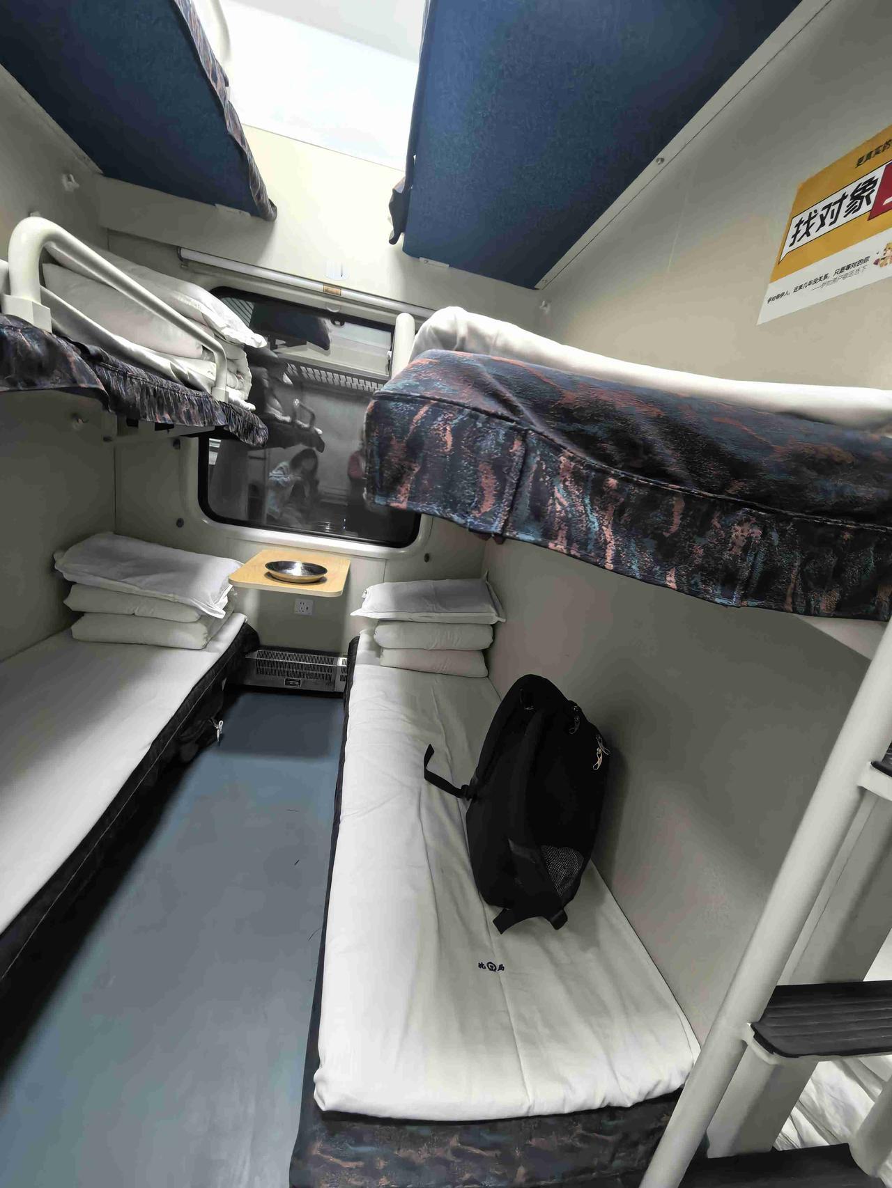 我的今日状态：🏝️旅行度假
我这里的天气：☀️晴天
此时此刻，我正乘坐在青岛至