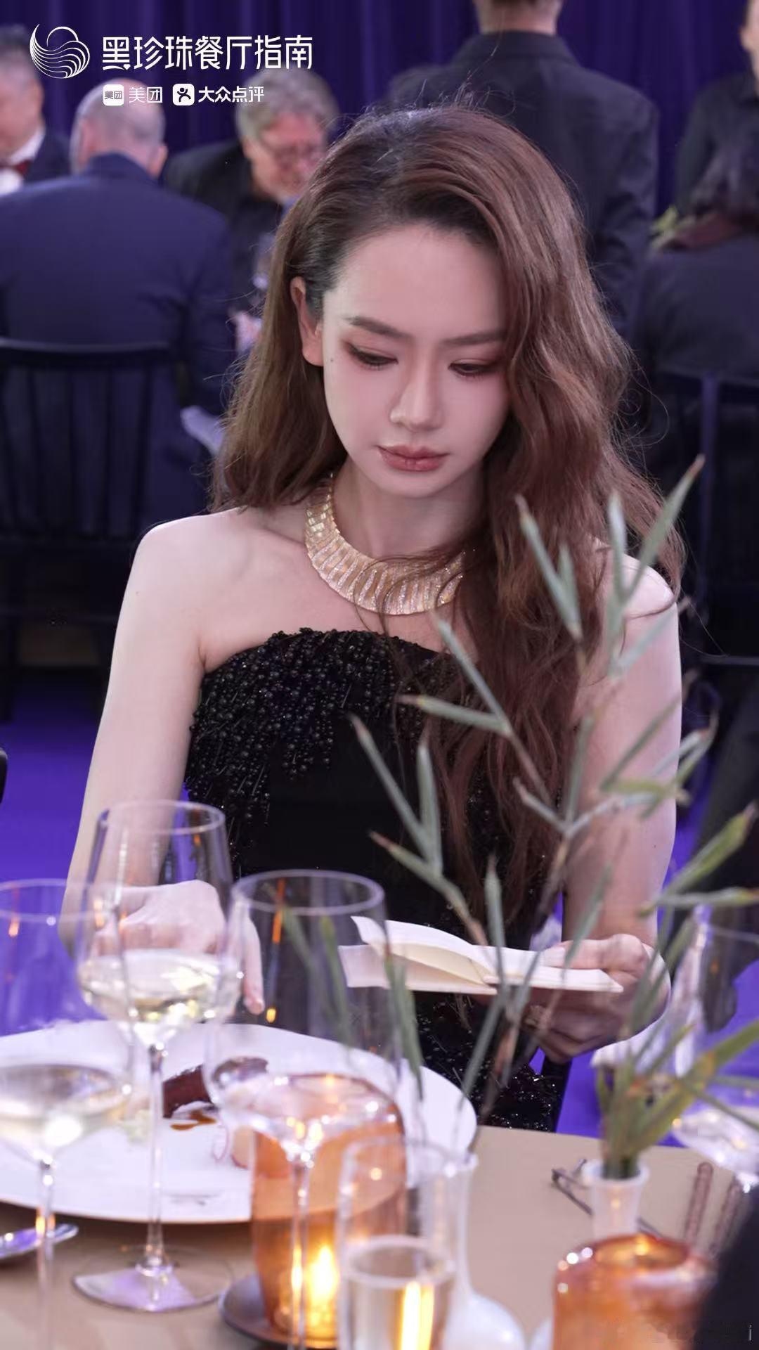 赵涛李庚希戚薇戛纳同框三位东方美人戛纳同框惊艳全场，跨越年代各有风姿韵味。黑珍珠