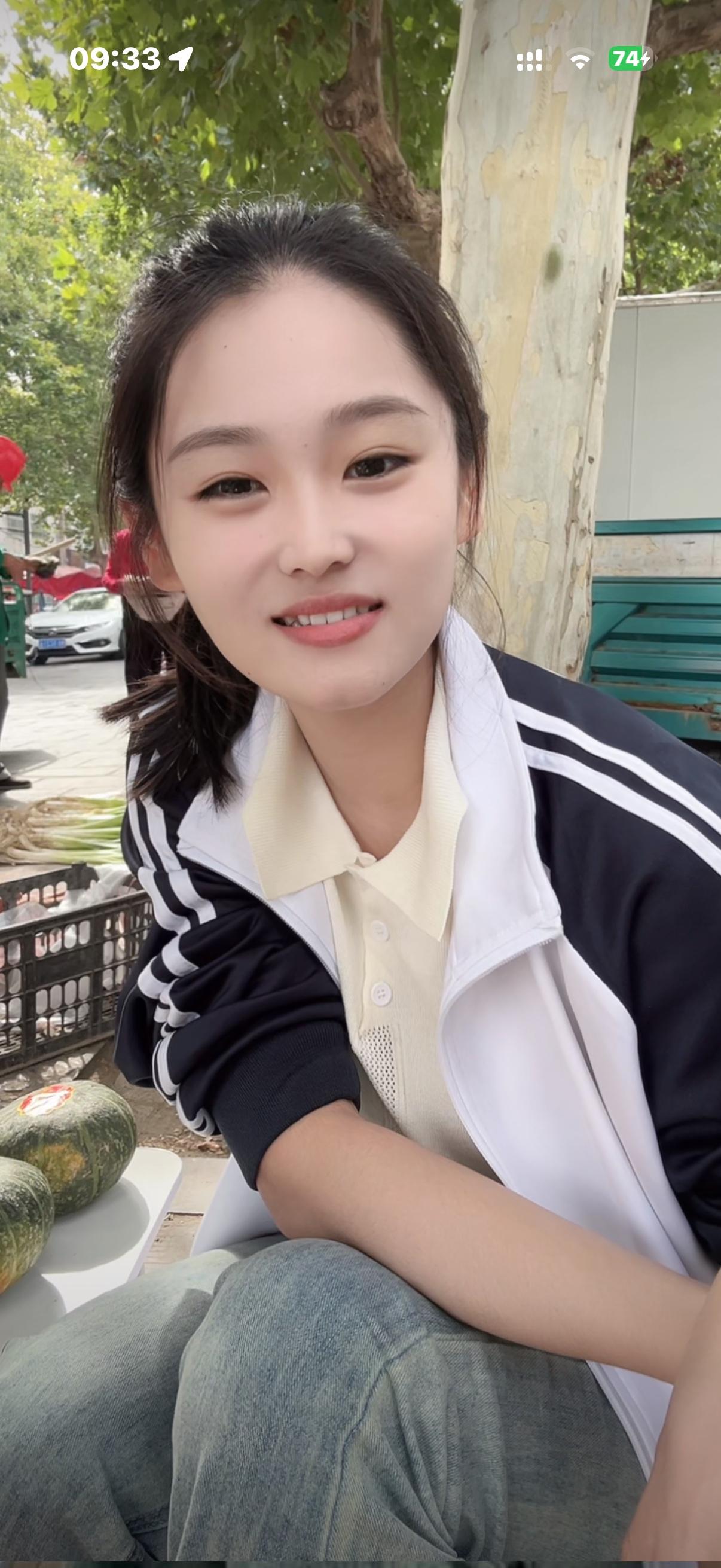 失业了，靠卖菜养活自己，不丢人
每天对自己微笑，就是最好的生活方式
相信会越来越