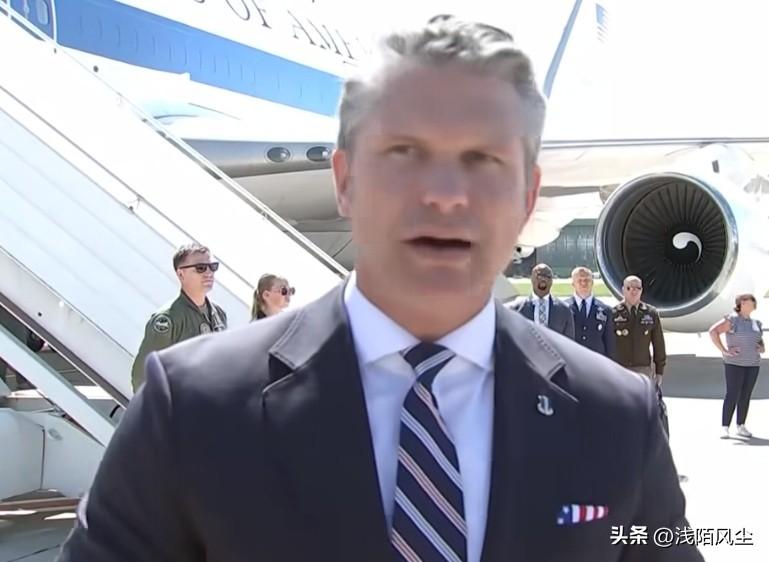 美国战争部长赫格塞斯在记者会上强硬表态，称与伊朗的新协议源于持续轰炸与封锁的军事