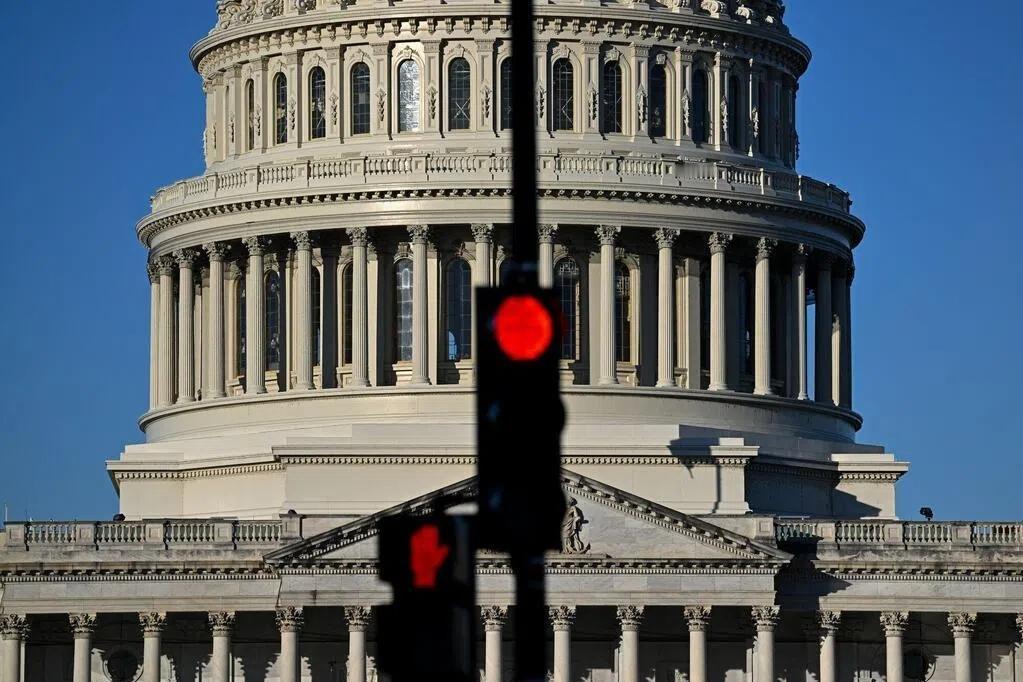 局内人 美国抓捕委内瑞拉总统马杜罗前，已获当时担任副总统的罗德里格斯（中）与她担
