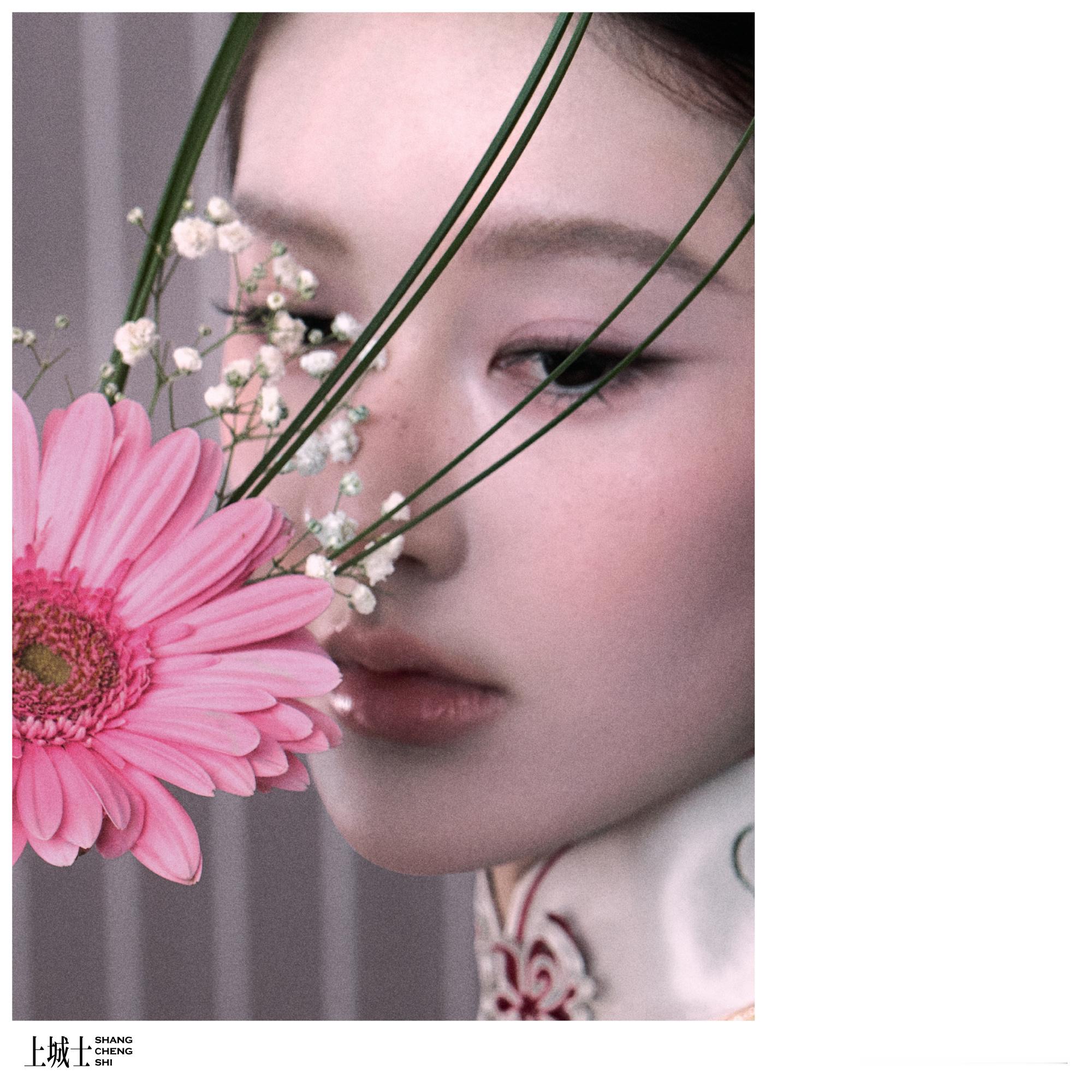 我的天啊…白瓷般温润质地，是山水花鸟，绯红的的红晕，是少女的心事 ​​​