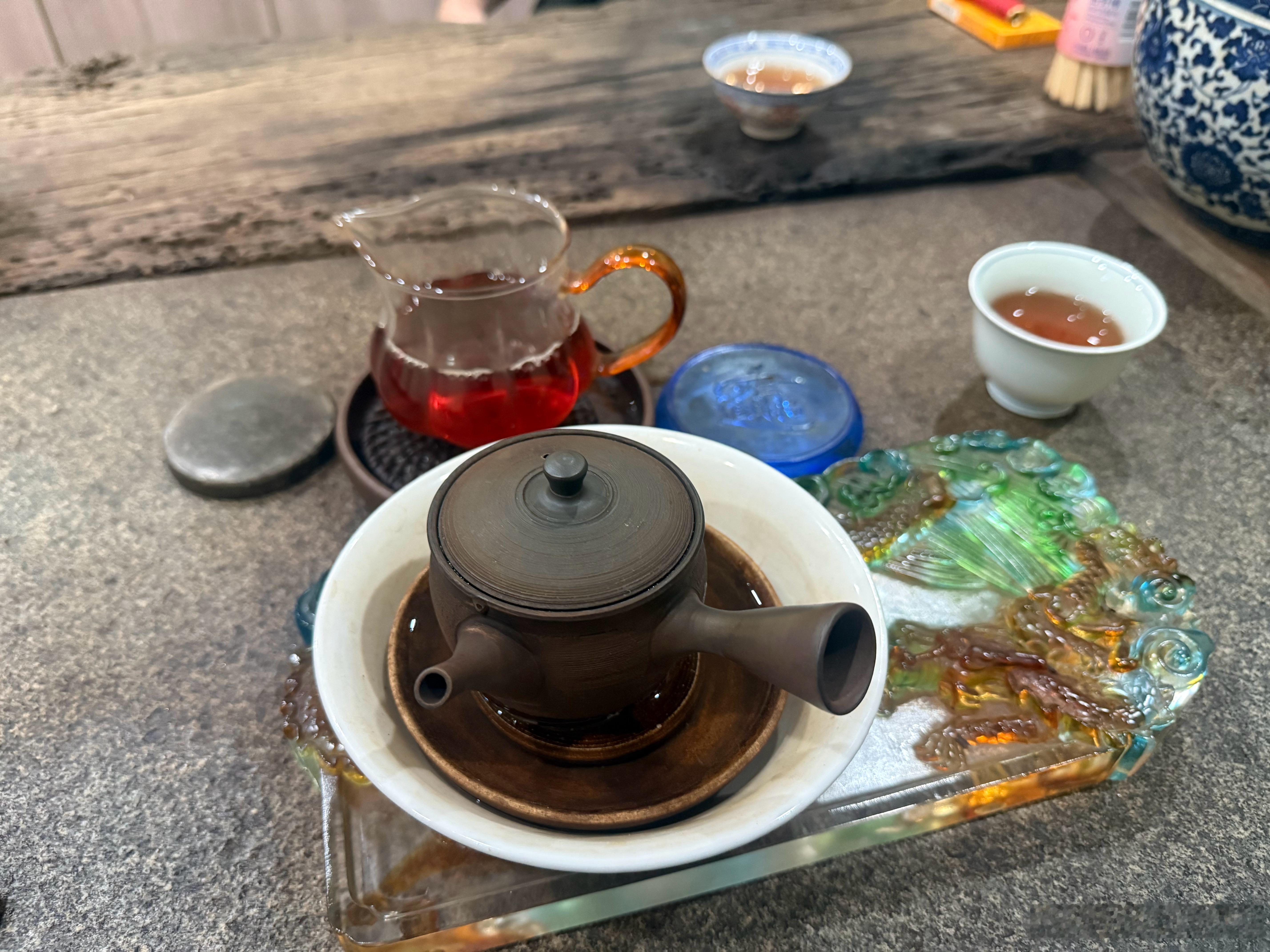 周末愉快生活小确幸，一盏茶，一份心安。人间最好的小确幸：慢煮清茶，守住心安人活到