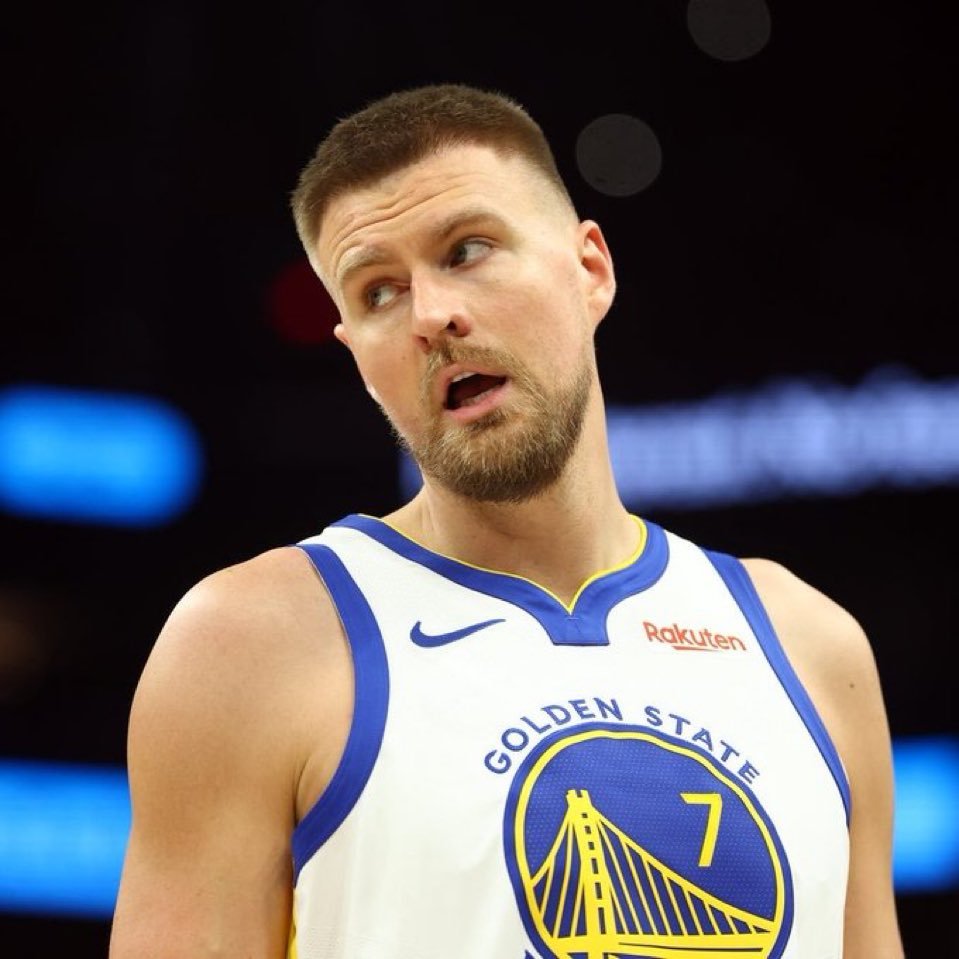 波尔津吉斯因健康问题将无限期缺阵，勇士传来噩耗。NBA[超话] ​​​