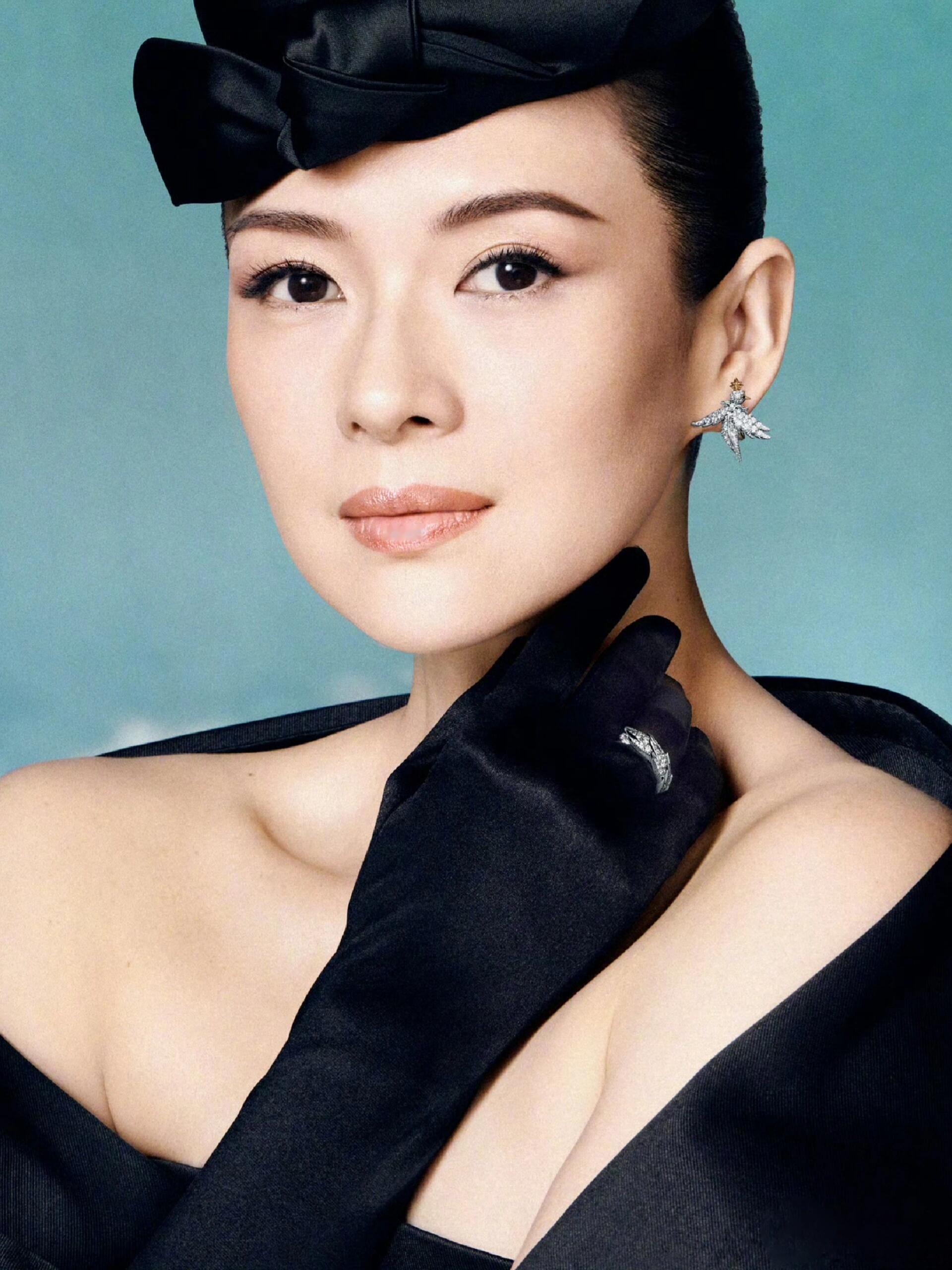 章子怡出镜Tiffany“石上鸟”系列高级珠宝全球广告大花一出手，依旧是顶级待遇