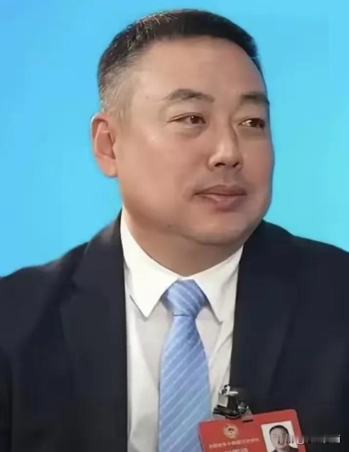 张军打破了世界纪录，成了中国第一个因违纪违法被查的奥运冠军，刘国梁远比张军的咖位