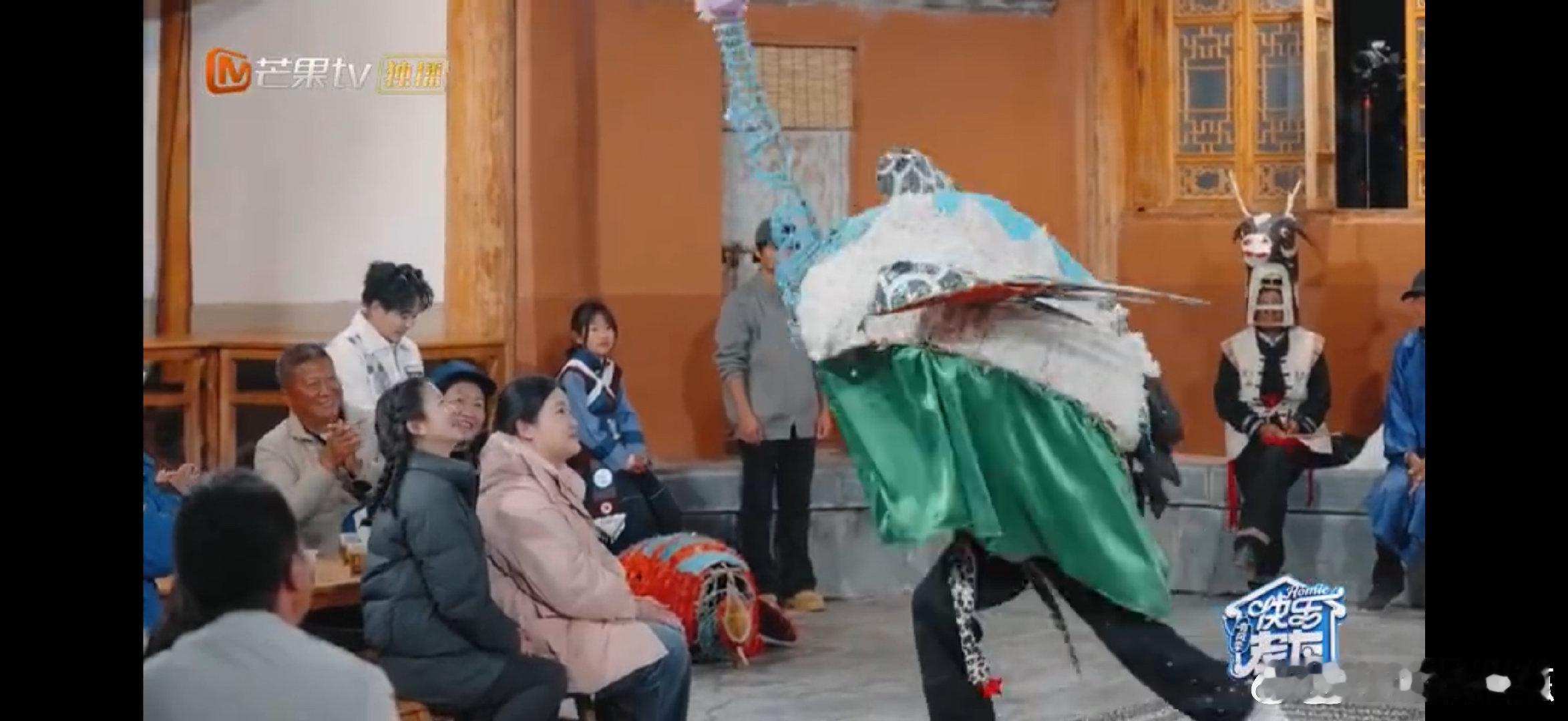 陆虎做人做鹤都很会饭撒快乐老友记 谁能拒绝陆虎的仙鹤饭撒！麒麟舞节目里摇动内部机