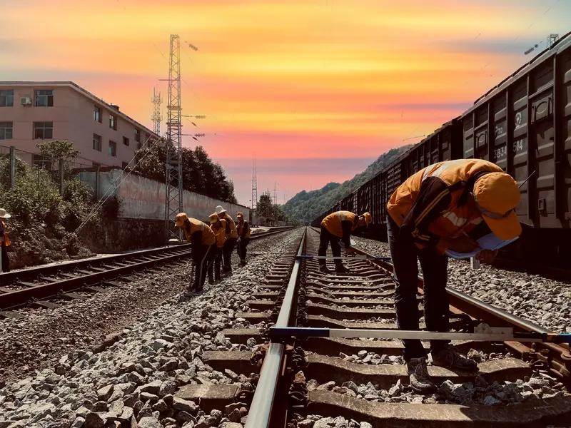 沪昆铁路云南段从3月14日起开始为期3个月的集中修施工啦！这条铁路可是连接云南和