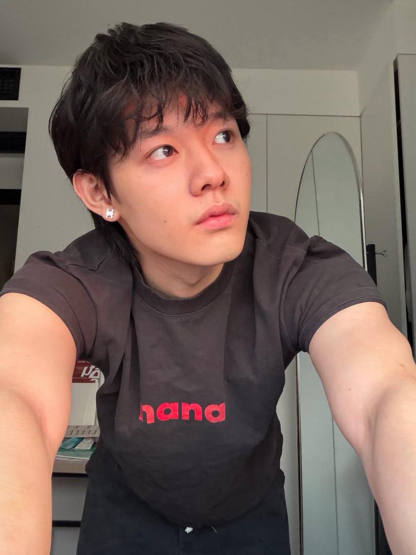 思慕圣地      我们最后一次见面，你说了很多话，我只记得风很大。后来在无数个