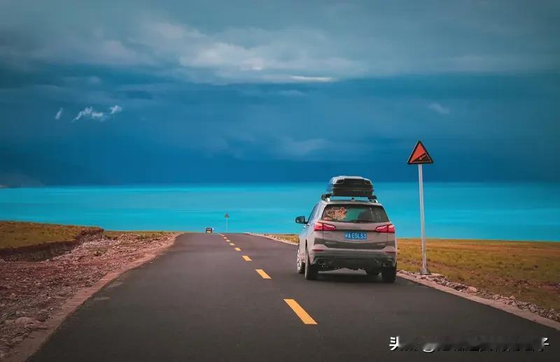 你认为自驾游的魅力在哪里? 自驾游的魅力可太多了。它最大的优点就是自由，能完全按