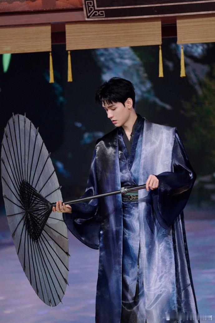 龚俊首部破万大男主剧就这个热度一万爽！暗河传居然是龚俊首部破万大男主剧嘞！这个实