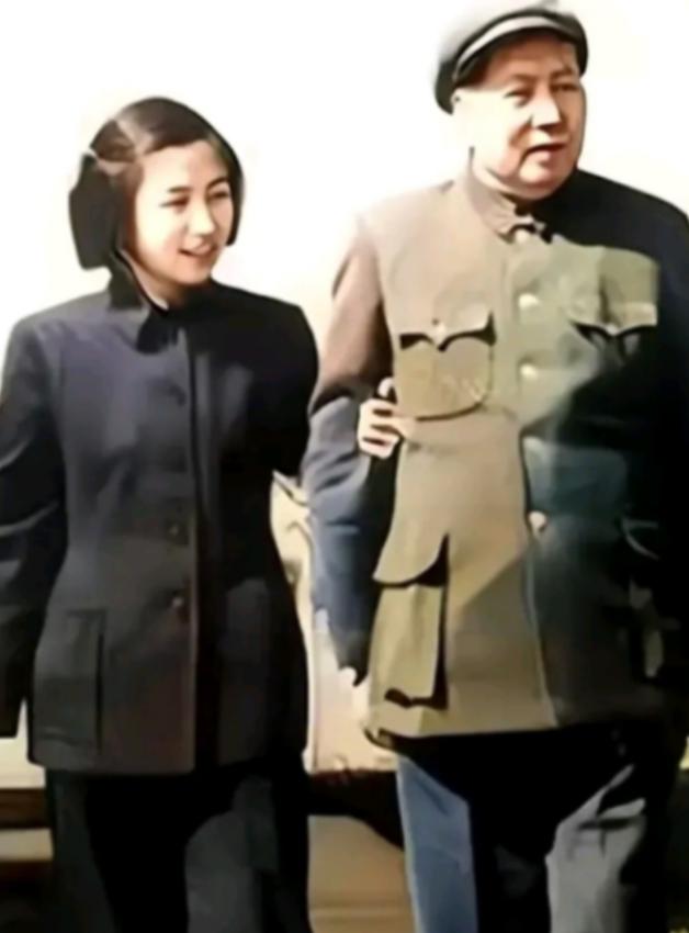 1968年，毛主席突然发现，士兵们见到自己女儿李讷时，竟主动行军礼，好奇的毛主席