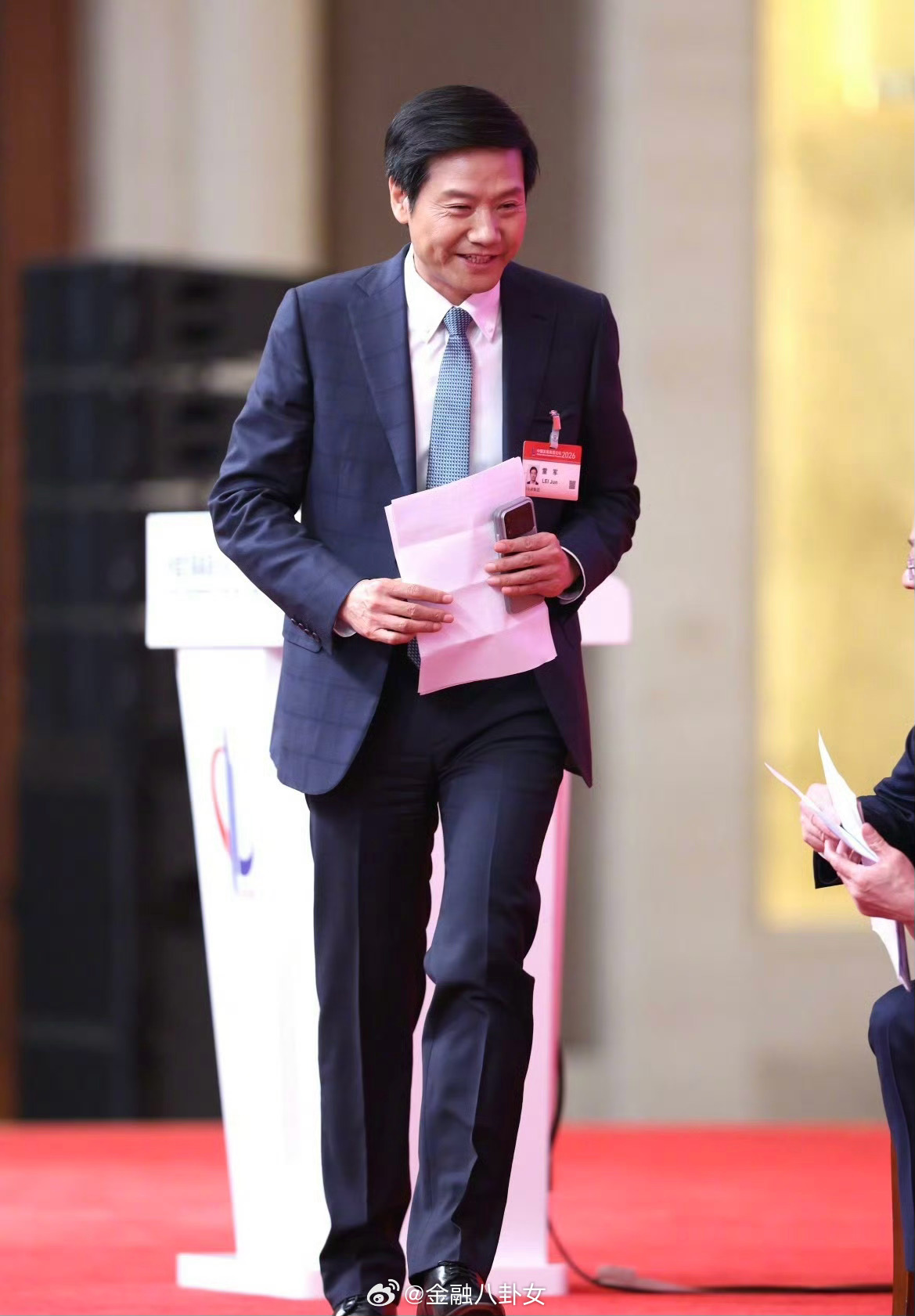 雷军手机的背屏壁纸是逆天改命