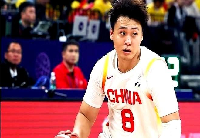 今晚中国男篮要打韩国了，赵睿没在名单里。

别瞎猜别的啊——就他现在的状态，还有