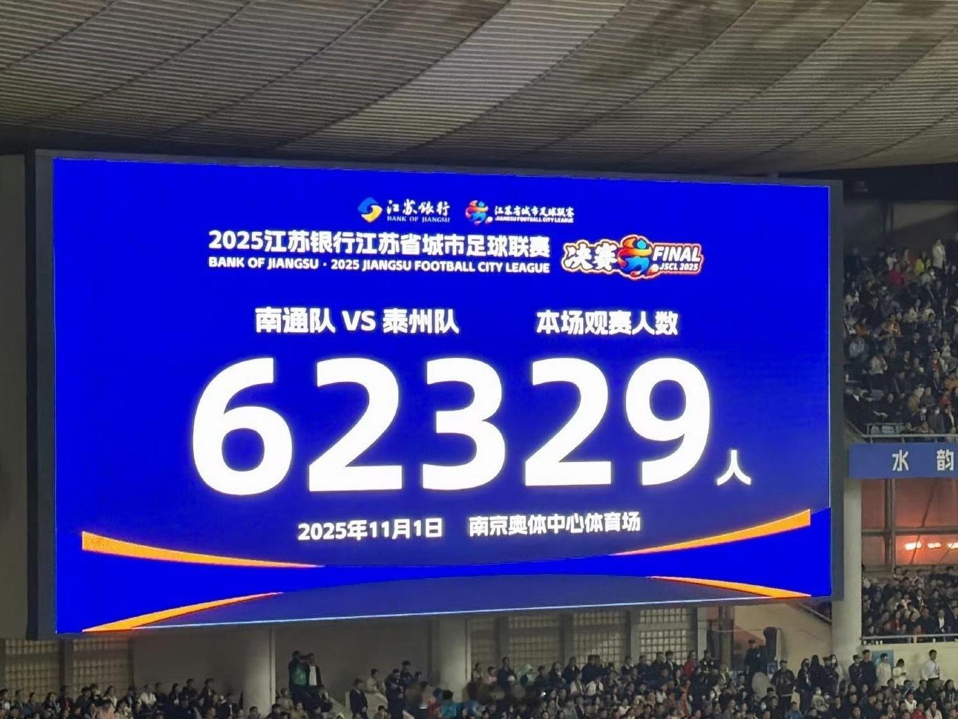 这两年回头看体育热点，会发现一个很明显的变化：大家讨论体育的方式，已经不再只围着