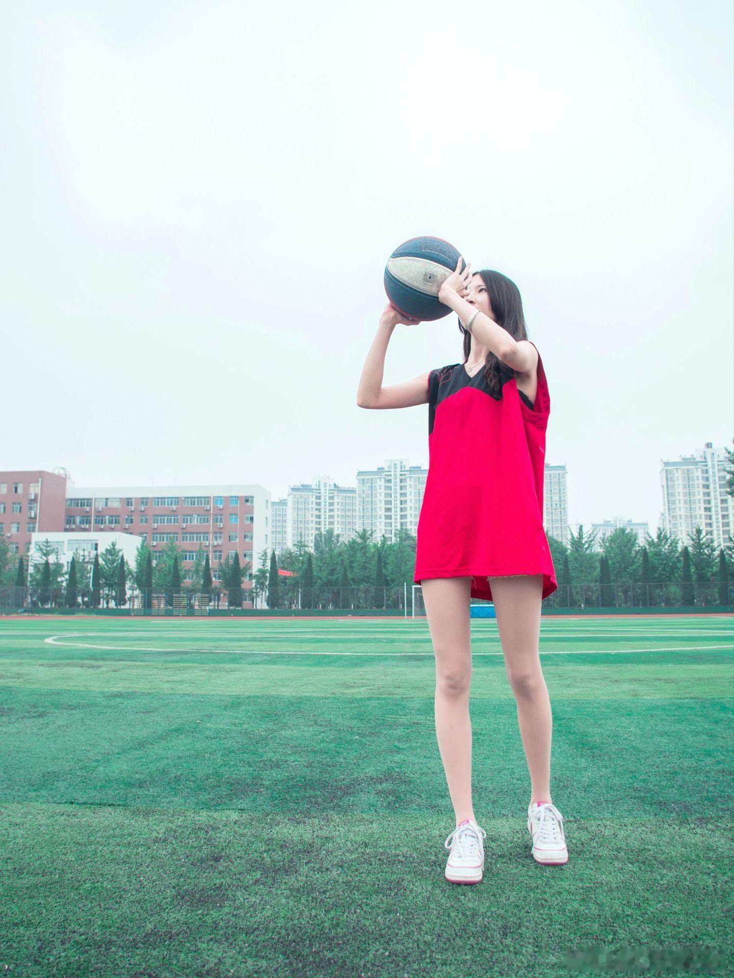 约拍 打篮球的女孩 