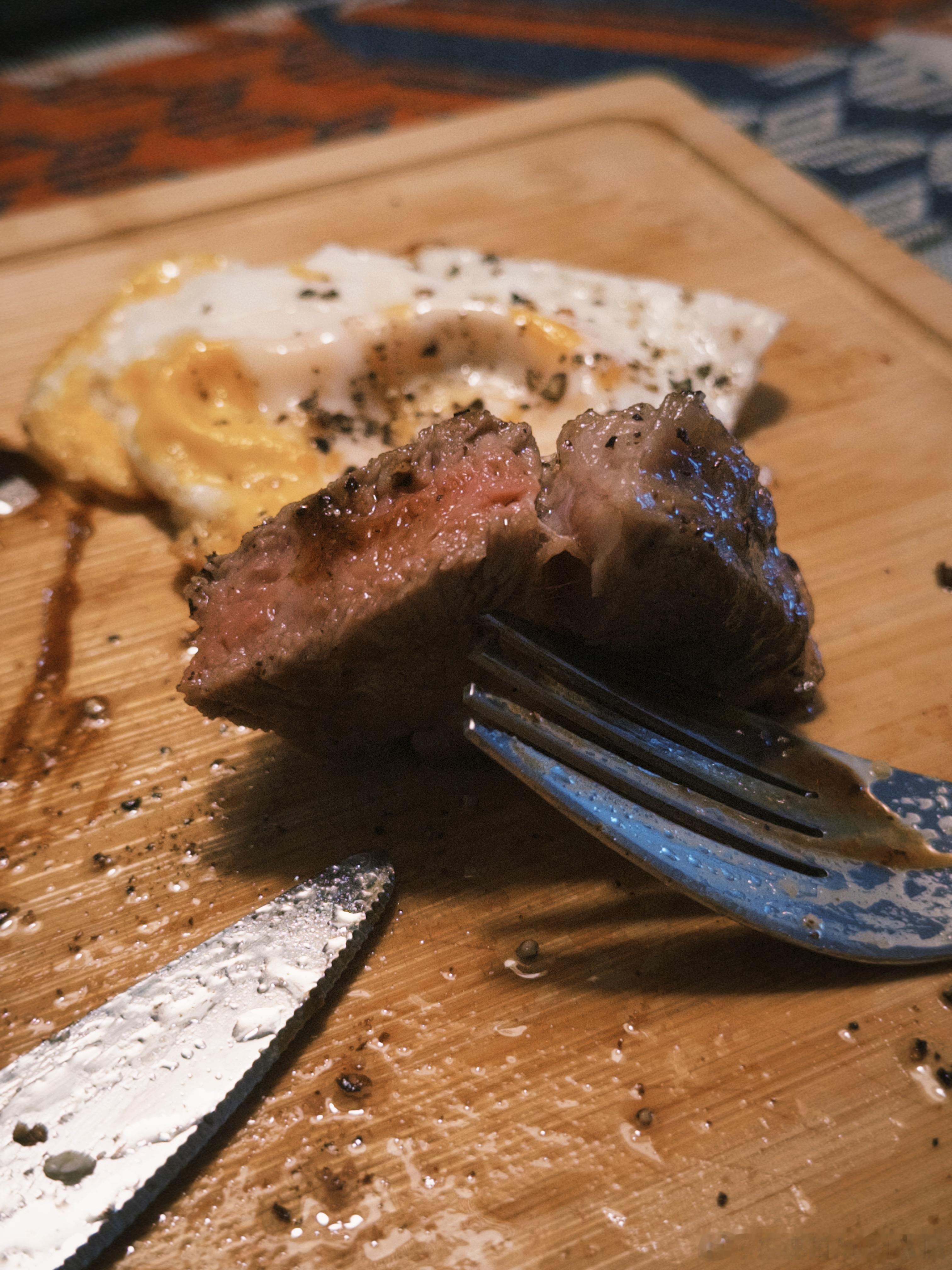 外面的外卖吃腻了中午自己在家做饭吃好消息：中午吃的不错坏消息 ：牛扒买多了 我只