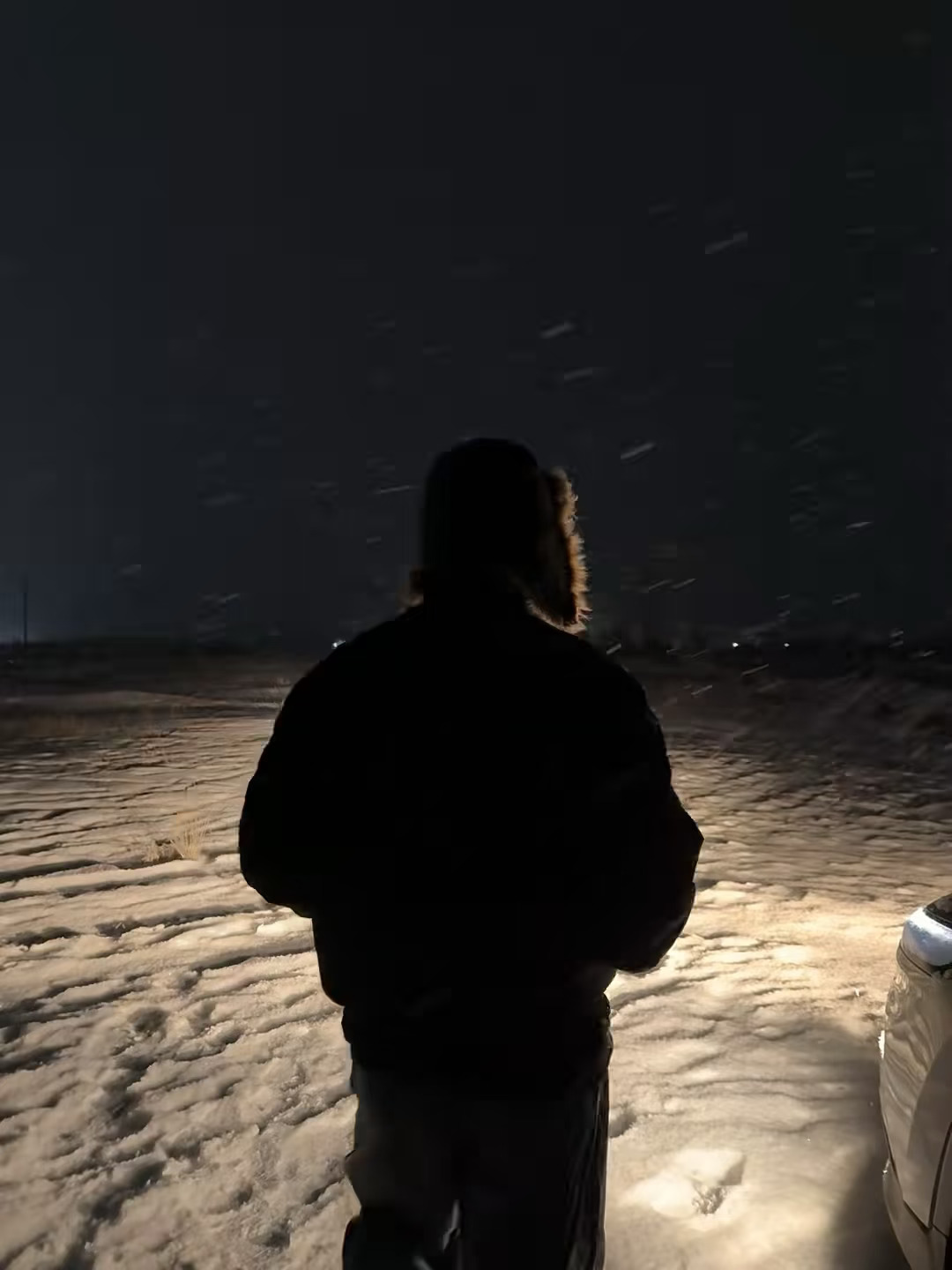 披星戴月在凛冽寒风中的战士