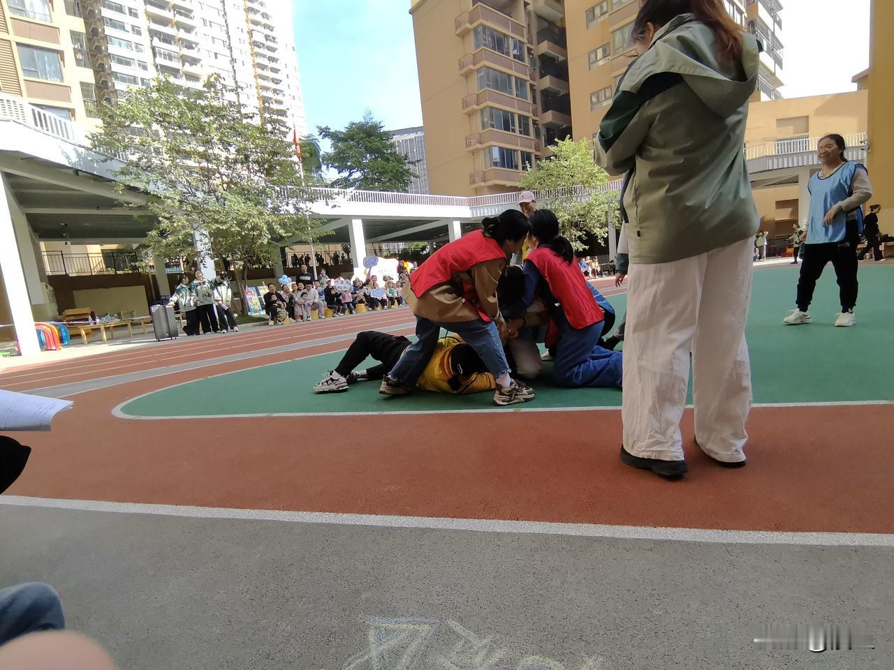 那一碗正宗的卤肉饭，还有滋滋冒油的蚵仔煎，隔着屏幕看着就让人馋得慌。

咱们从小